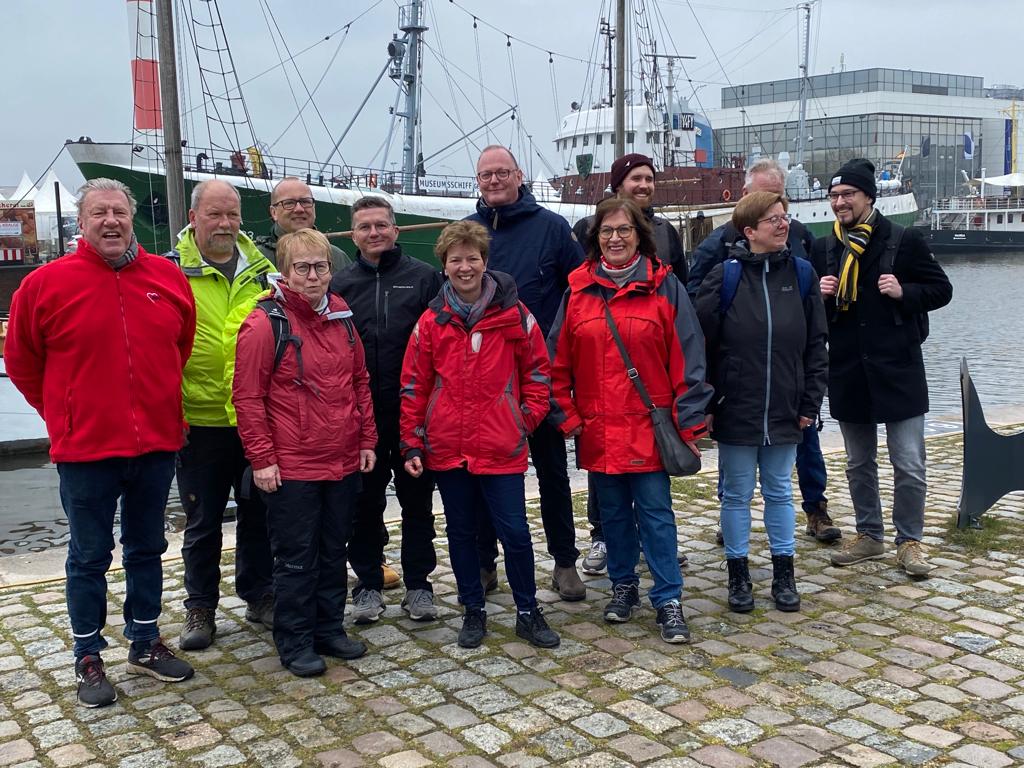 Fahrradtour durch den historischen und zukünftigen Fischereihafen mit der Senatorin Dr. Claudia Schilling und der SPD Geestemünde