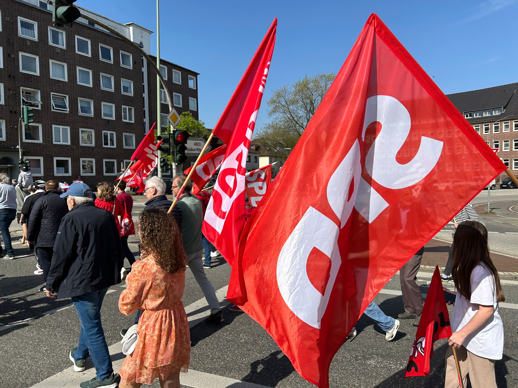 Das war ein ereignisreicher 1. Mai 2024 in Bremerhaven! – Mai-Demo, Mai-Kundgebung und OSC-Firmencup