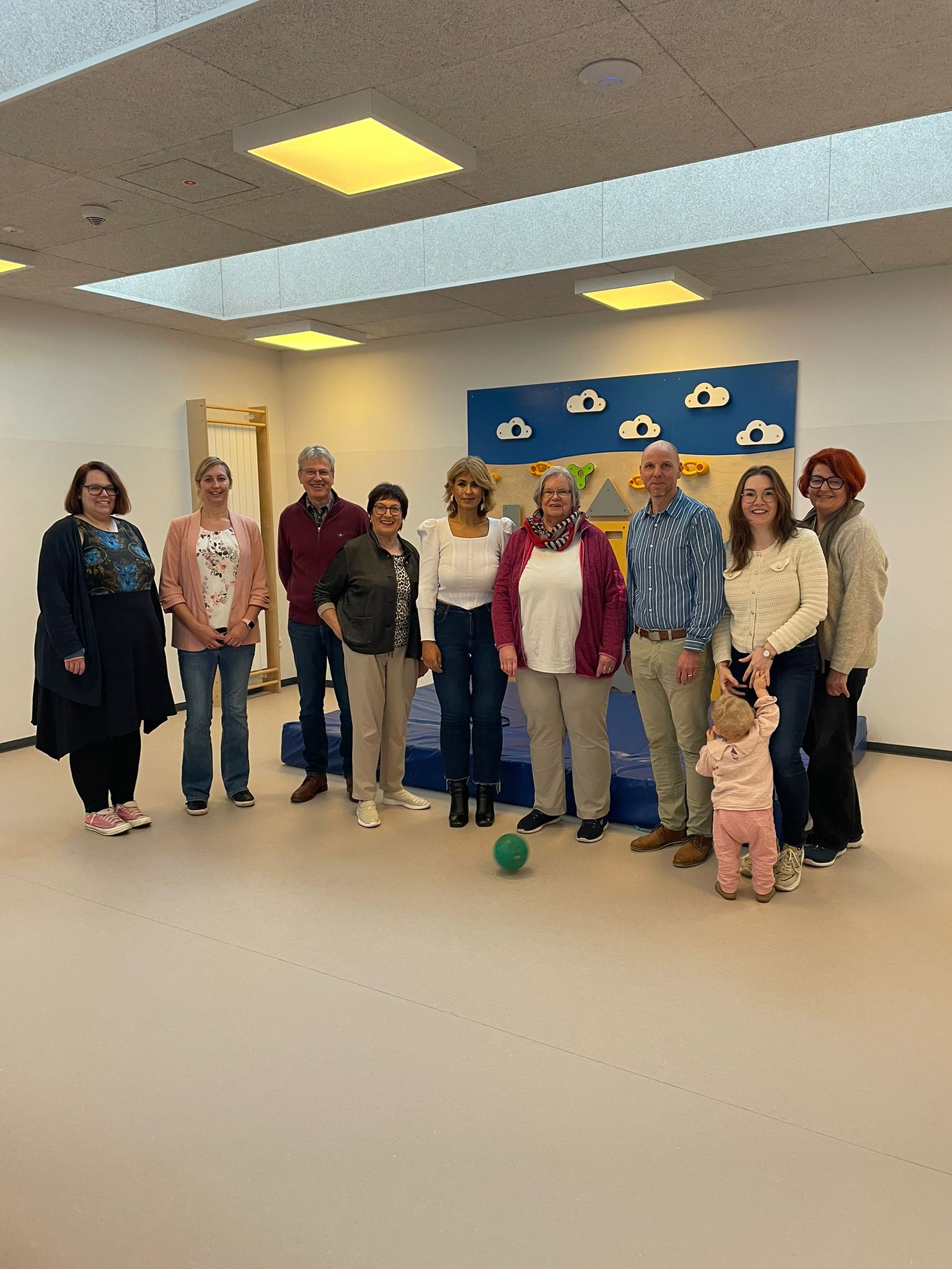 SPD vor Ort: Besuch in der neuen Kita im Columbus Center – beeindruckende Sanierung, aber Außengelände braucht dringend Unterstützung